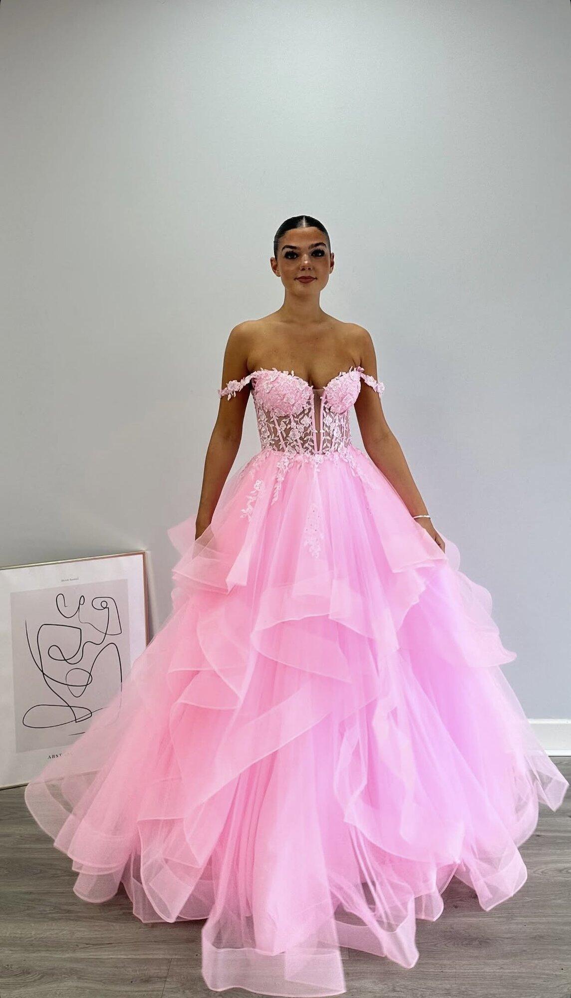 Pink volánková róba s čipkou a kamienkami
